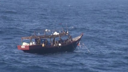 日 "무장한 北 고속정, EEZ 침입...엄중 항의" / YTN