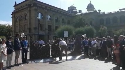 Ofrenda floral en San Sebastián por el Día de la Memoria Histórica
