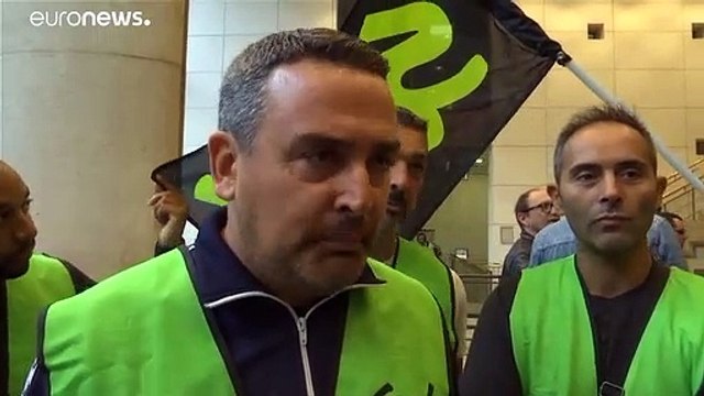 Parigi: primo atto della protesta contro la riforma delle pensioni