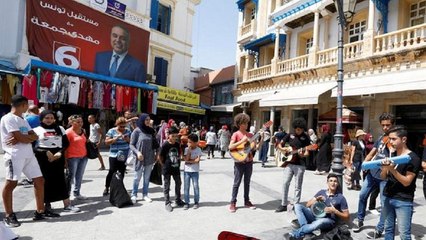 Tunisie : fin de campagne présidentielle mouvementée, un des favoris reste en prison