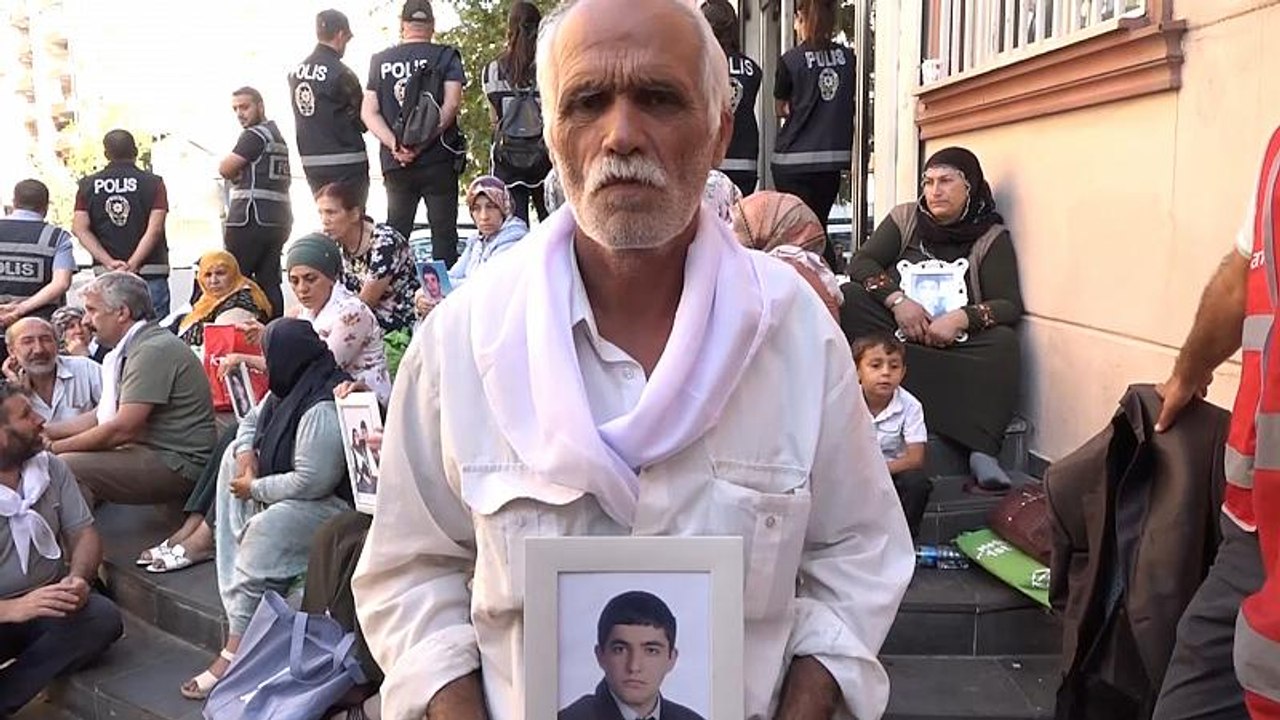 PKK tarafından alıkonulan asker ve polis aileleri de Diyarbakır’da: Bizi bu ateşten kurtarın
