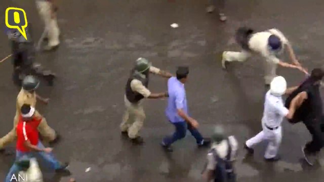Left Activists, Police Clash At March Against Unemployment in WB | The Quint