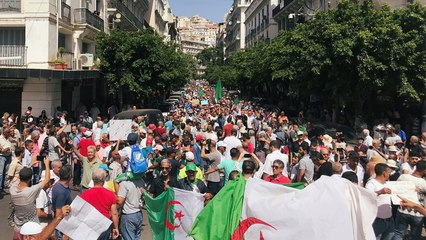 بالجمعة الثلاثين للحراك.. الجزائريون يتمسكون بمطلب إبعاد رموز الفساد