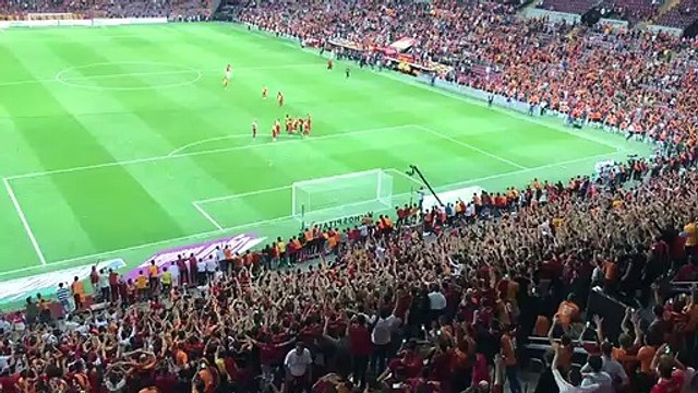 Falcao maç sonu üçlü çektirdi