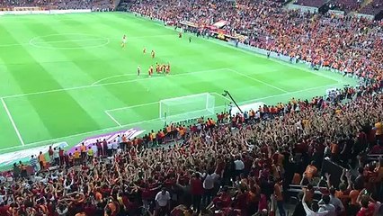 Falcao maç sonu üçlü çektirdi