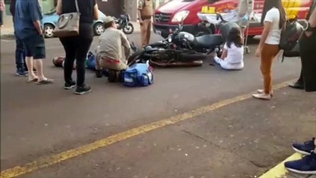 Homem fratura perna em colisão entre motos na Rua Recife; mulher também ficou ferida