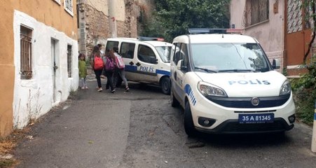 İzmir'de domuz bağıyla bağlanan kadının yardımına polis koştu