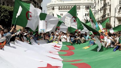 الحراك الجزائري.. أيهما سينتصر: مطلب الشارع أم رؤية الجيش؟