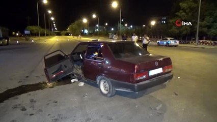 Karaman'da otomobil ile hafif ticari araç çarpıştı: 2 yaralı