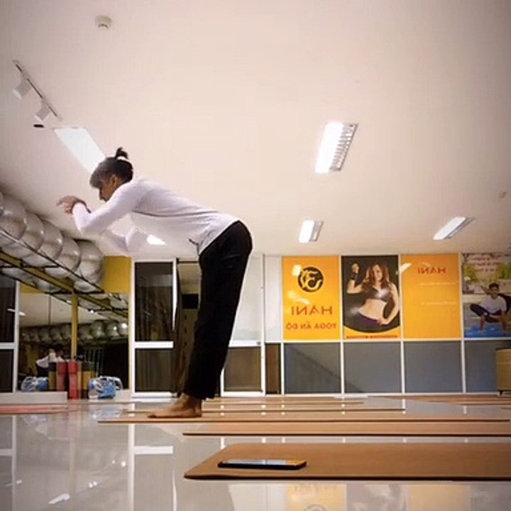 practise before yoga - SERIOUSLY TALENTED!