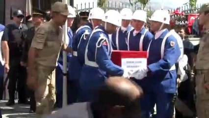 Diyarbakır şehitleri ‘kahrolsun PKK' sloganları ile son yolculuklarına uğurlandı
