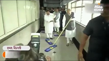 अमित शाह ने झाड़ू लगाकर सेवा सप्ताह की शुरुआत की
