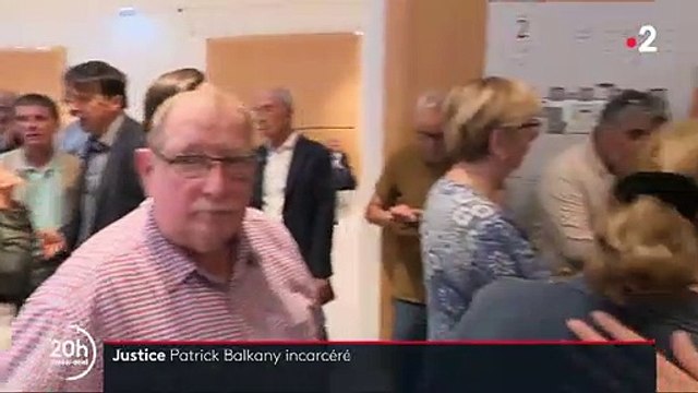 Patrick Balkany vient de passer sa première nuit en prison - Sa femme Isabelle, condamnée elle aussi, annonce qu'elle va assurer lintérim à la Mairie