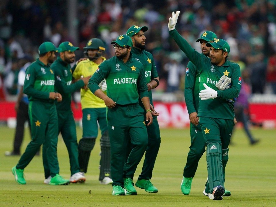 Sarfaraz Ahmed retained as Pakistan captain | Oneindia Malayalam