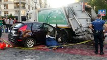 İzmir'de feci kaza! Otomobil, çöp kamyonunun altına girdi: 2 ölü, 2 yaralı