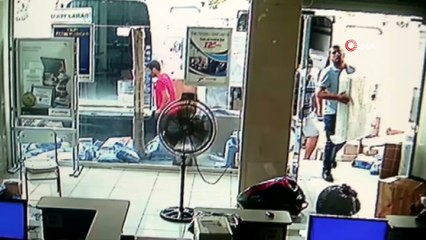 Teslimat bekleyen kargoları başkaları yerine geçerek böyle almışlar