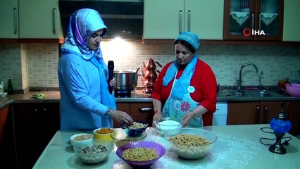 ‘Mavi Fularlılar’dan aşure yapımı ve dağıtımı