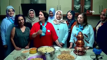 'Mavi Fularlılar'dan aşure yapımı ve dağıtımı