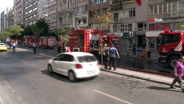 Şişli'de 9 katlı binanın teras katında yangın