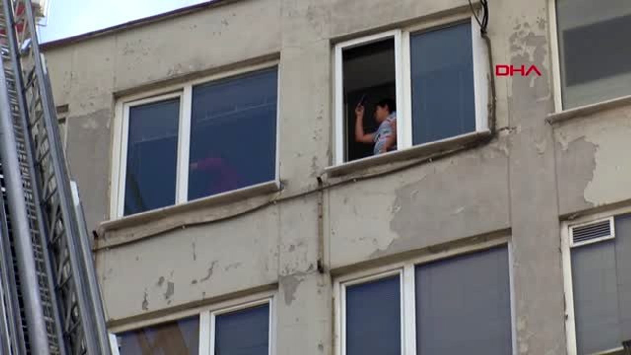 Şişli'de iş merkezinin çatısında yangın 4