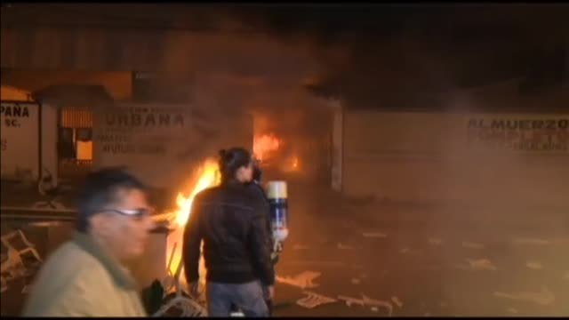 Detractores del gobierno boliviano atacan varias sedes del partido de Morales