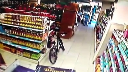 Deprem anı güvenlik kamerasına yansıdı - ÇANKIRI