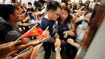 Hong Kong: scontri tra manifestanti 'pro' e 'anti' Cina