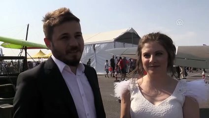 Gelin damat fotoğrafı çektirmek için 'akrobasi uçuşlarına' geldiler - ESKİŞEHİR