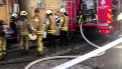Esenyurt'ta 4 katlı binada yangın paniği