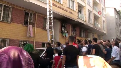 Esenyurt'ta 4 katlı binada yangın