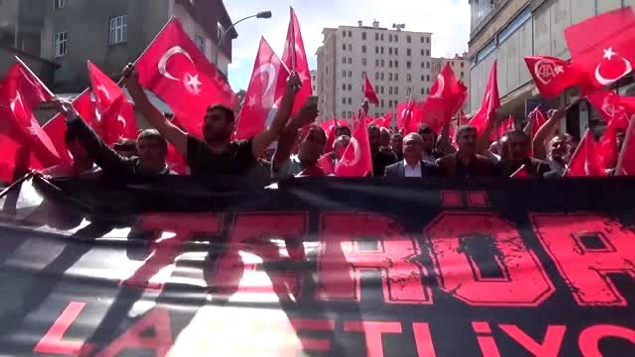 Doğu'da "Teröre Lanet, Kardeşliğe Davet" yürüyüşleri