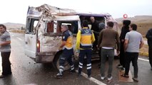 Üniversite kaydı için minibüs ile gittikleri Nevşehir'den dönerken kaza yaptılar: 8 yaralı
