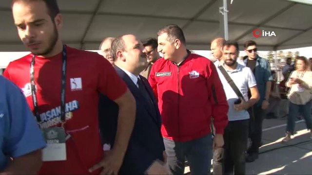 Bakan Varank, Savaşan İHA yarışmacılarını ziyaret etti