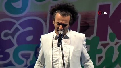 Elazığ'ın meşhur "Salçalı Köfte" festivalinde Oğuz Aksaç sahne aldı