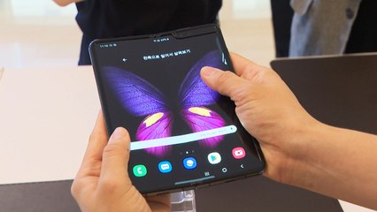 웃돈 주고 사는 '갤럭시 폴드'...폴더블 전쟁 / YTN