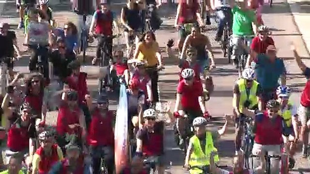 ‘Geração do clima’ se rebela contra automóveis