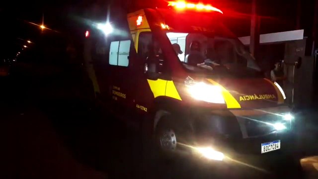 Carro e moto batem em cruzamento no Bairro Cascavel Velho