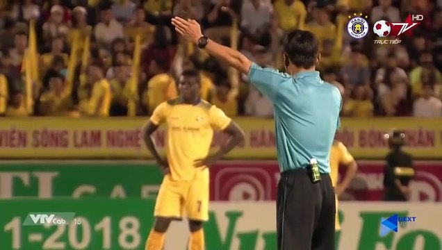 Nhìn lại màn trình diễn ấn tượng của Văn Hậu trước SLNA trên sân Vinh mùa giải 2018 | HANOI FC