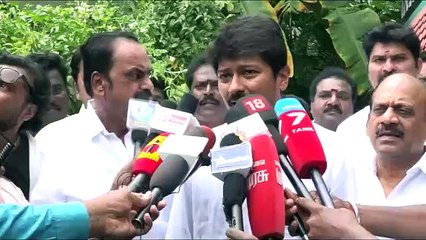 சுபஸ்ரீயின் பெற்றோரை சந்தித்து ஆறுதல் கூறிய உதயநிதி ஸ்டாலின்-வீடியோ