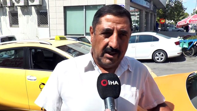 Taksisinde unutulan 87 bin lirayı sahibine teslim etti