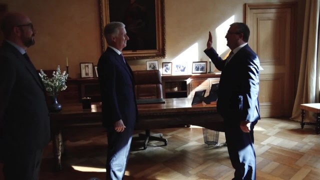 La prestation de serment de Pierre-Yves Jeholet