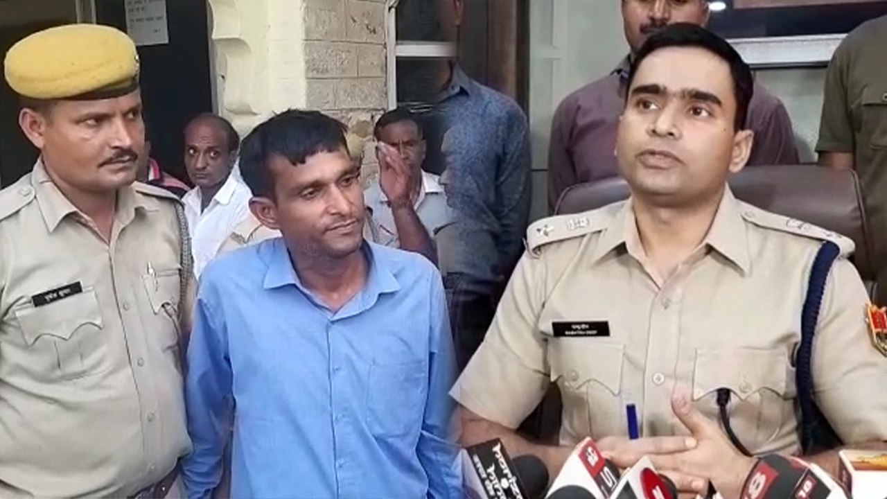जिसे युवक समझते थे सीएमओ में तैनात आईएएस अफसर,...