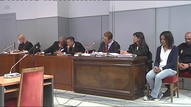 La acusación particular destaca que Gabriel fue atacado por la espalda y que el hacha no tiene huellas del niño, sólo su adn del castañazo