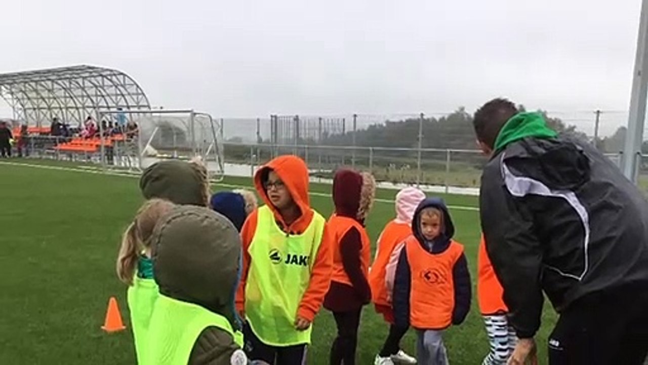 Festifoot à Gouvy ce jeudi 12 septembre. 172 élèves des écoles de Beho, Bovigny, Cherain et Ourthe encadrés par 11 formateur.