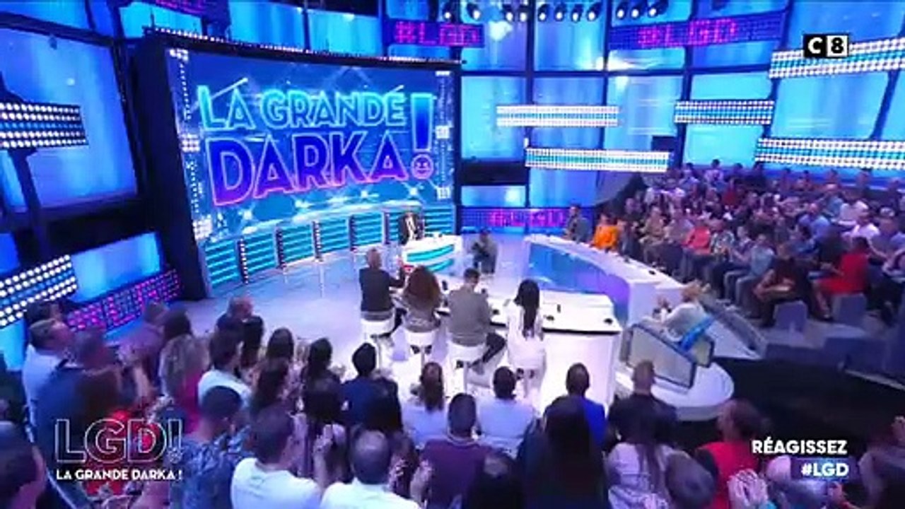 Sur C8, dans la nouvelle émission de Cyril Hanouna "La grande Darka", Laurent Baffie s'affiche avec un mug "Fuck CSA"