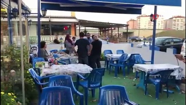 Sürücü direksiyonu kırınca araç restorana daldı