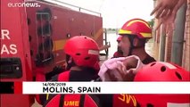 شاهد: إنقاذ رضيع وحدوث أضرار مادية جراء الفيضانات جنوب شرق إسبانيا