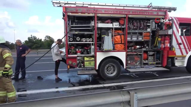 TEM Otoyolu’ nda otomobil alev alev yandı