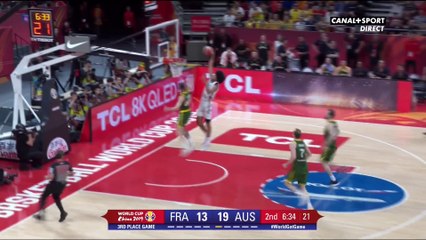 Le dunk de Louis Labeyrie sur contre-attaque