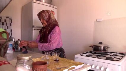 "Hayatın acı izlerini bir demet adaçayına gizledim"